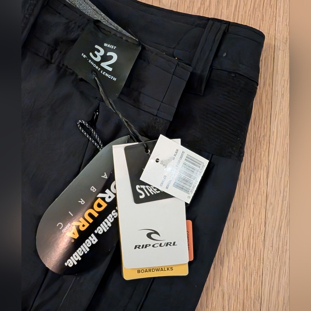 NWT: Men's Rip Curl Shorts - Picture 3 of 3